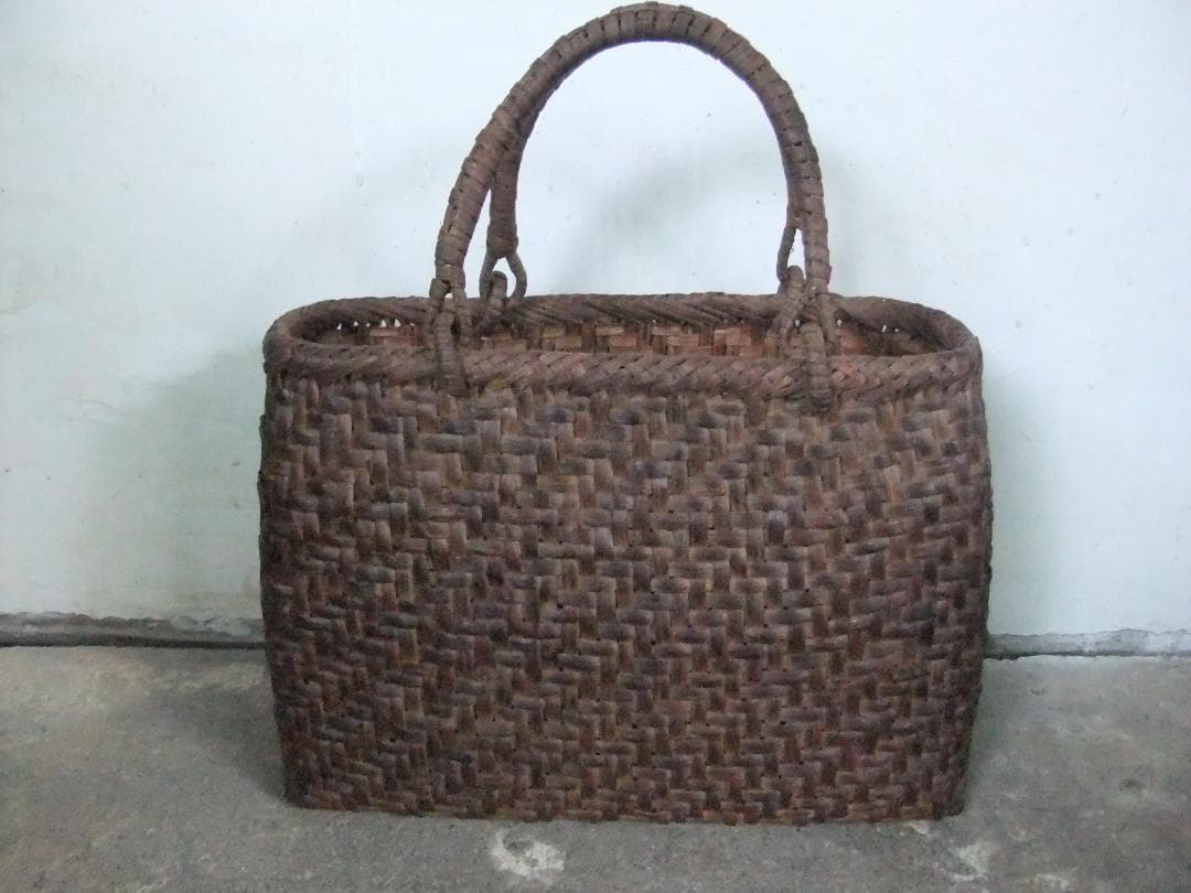 古い山葡萄のカゴ 　山ぶどう籠