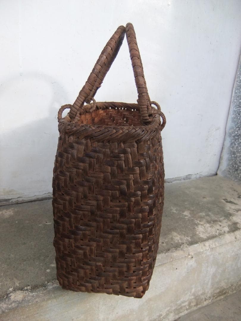 古い山葡萄のカゴ 　山ぶどう籠