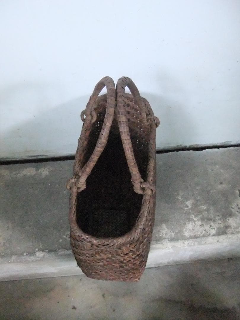 古い山葡萄のカゴ 　山ぶどう籠