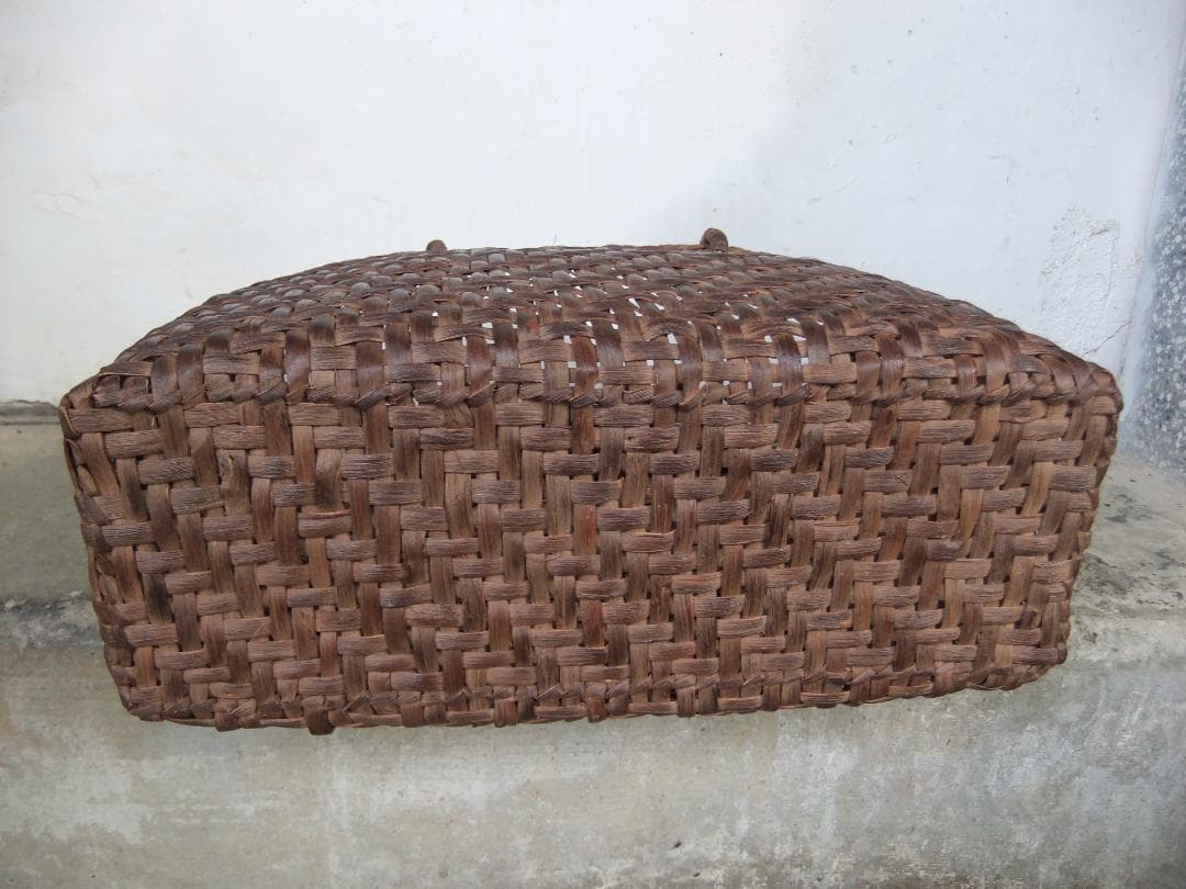 古い山葡萄のカゴ 　山ぶどう籠