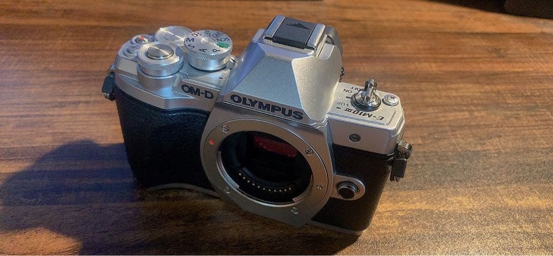 OM-D E-M10 Mark III 【レンズ2個付き（内1つジャンク品）】