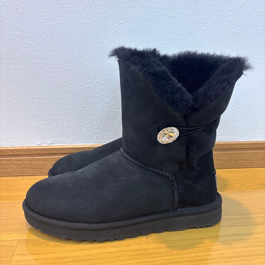 【数回使用】UGG 25cmムートンブーツ ブラック クリスタルボタン 付き