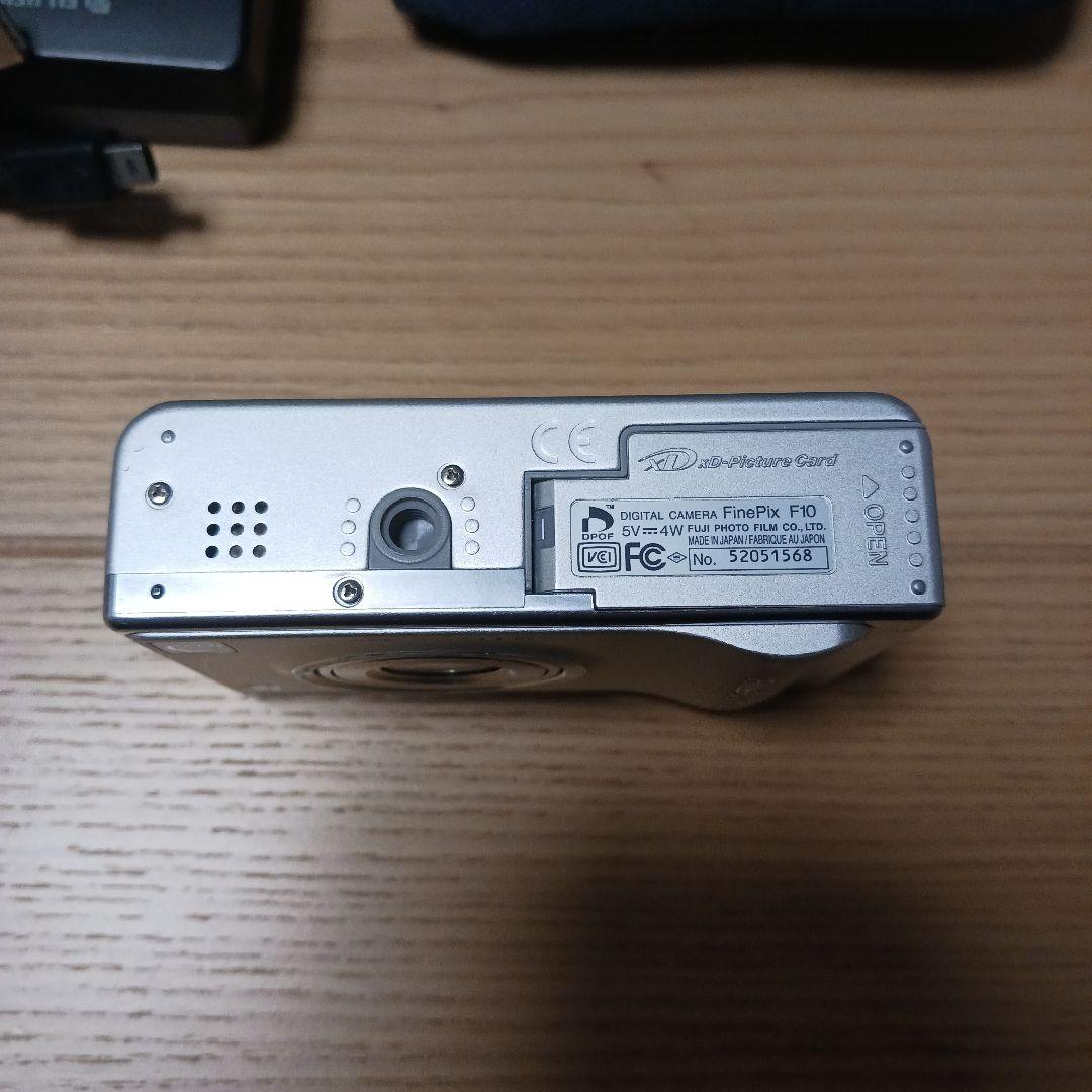 FUJIFILM FinePix　F10 コンパクトデジタルカメラ