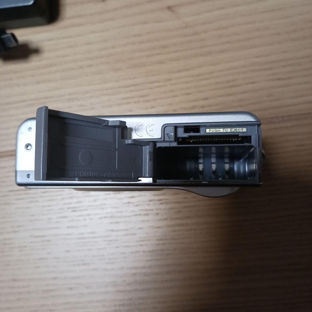 FUJIFILM FinePix　F10 コンパクトデジタルカメラ