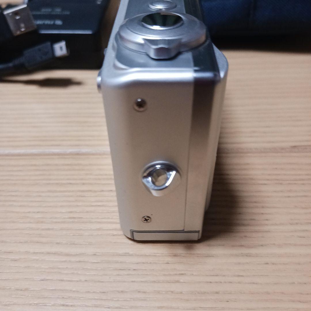FUJIFILM FinePix　F10 コンパクトデジタルカメラ