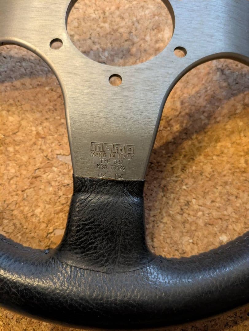 MOMO　ステアリング　RACE