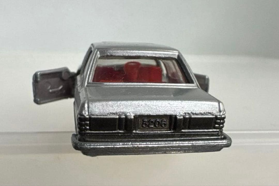 黒箱トミカ　日本製　ニッサン　ブルーバード　ターボ