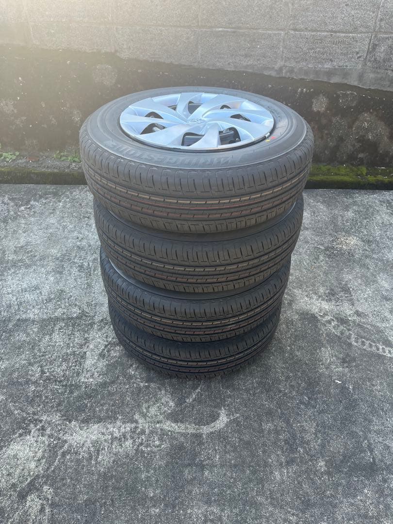 トヨタヤリス新車外し　エコピア175/70r14 鉄チンホイル純正ホイルキャップ