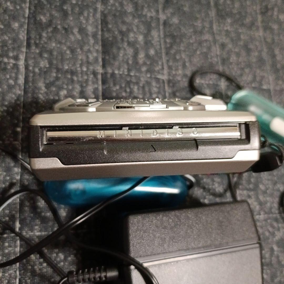 SHARP ポータブルMDレコーダー 本体とリモコン付き