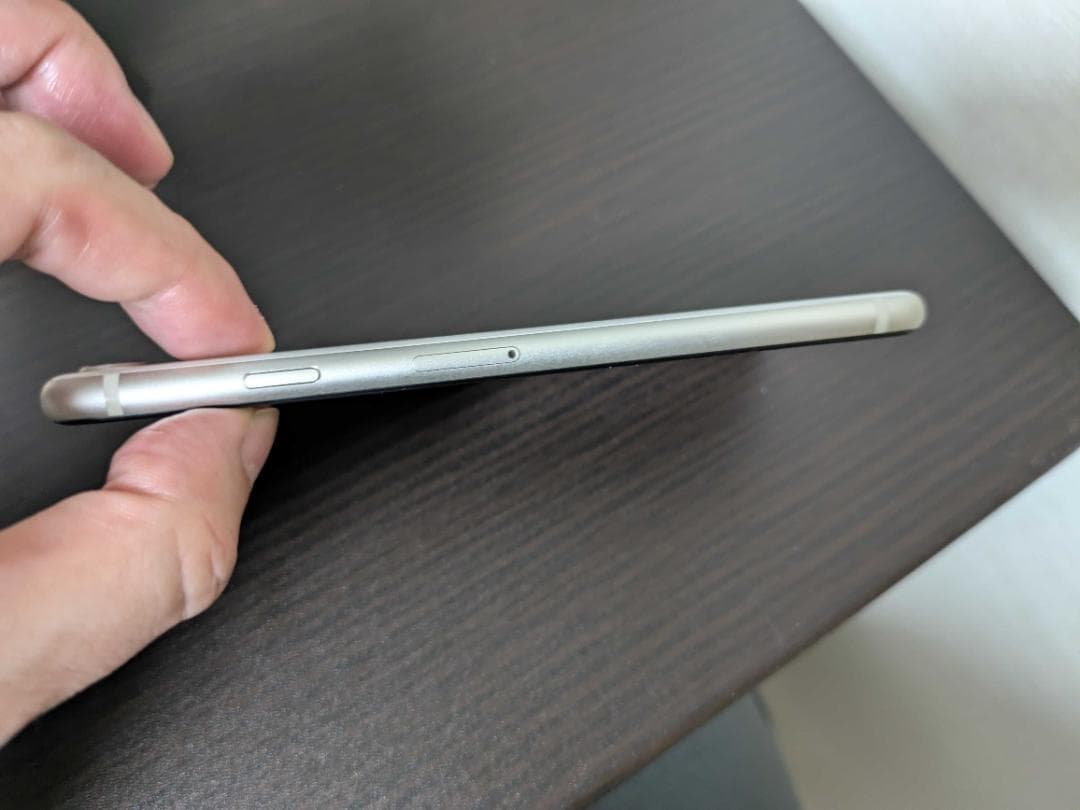 Apple iPhone SE (第3世代) 本体