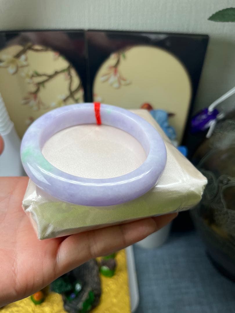 最終価格‼️コレクションレベル‼️高級品、最高峰色濃い春帯彩翡翠バングル　鑑定書付き