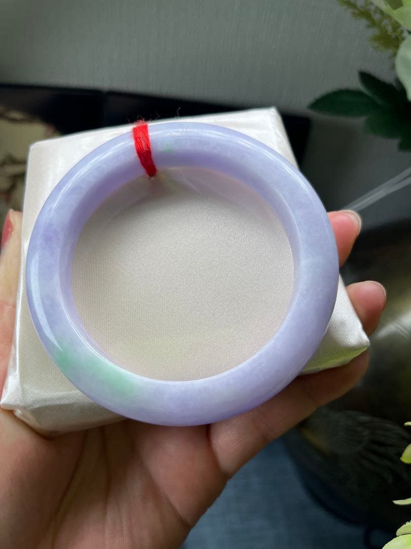 最終価格‼️コレクションレベル‼️高級品、最高峰色濃い春帯彩翡翠バングル　鑑定書付き