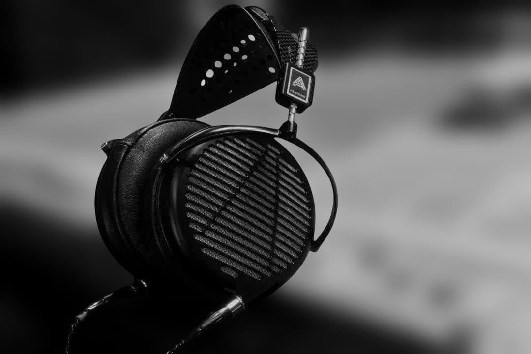 業務用ヘッドホン　Audeze LCD-MX4