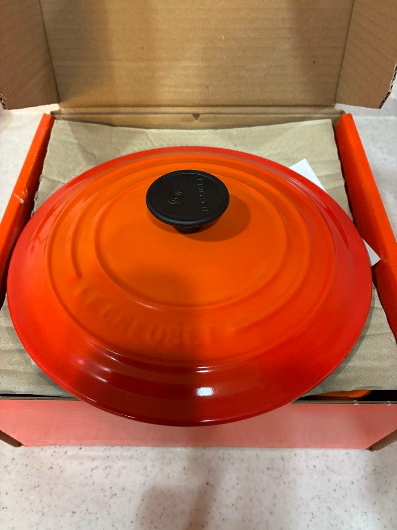 ル・クルーゼ ココットロンド 20cm オレンジ 未使用