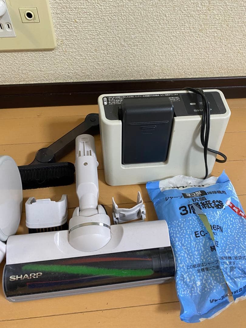 SHARP コードレスキャニスター式掃除機 EC-AP700 バッテリー2個付★