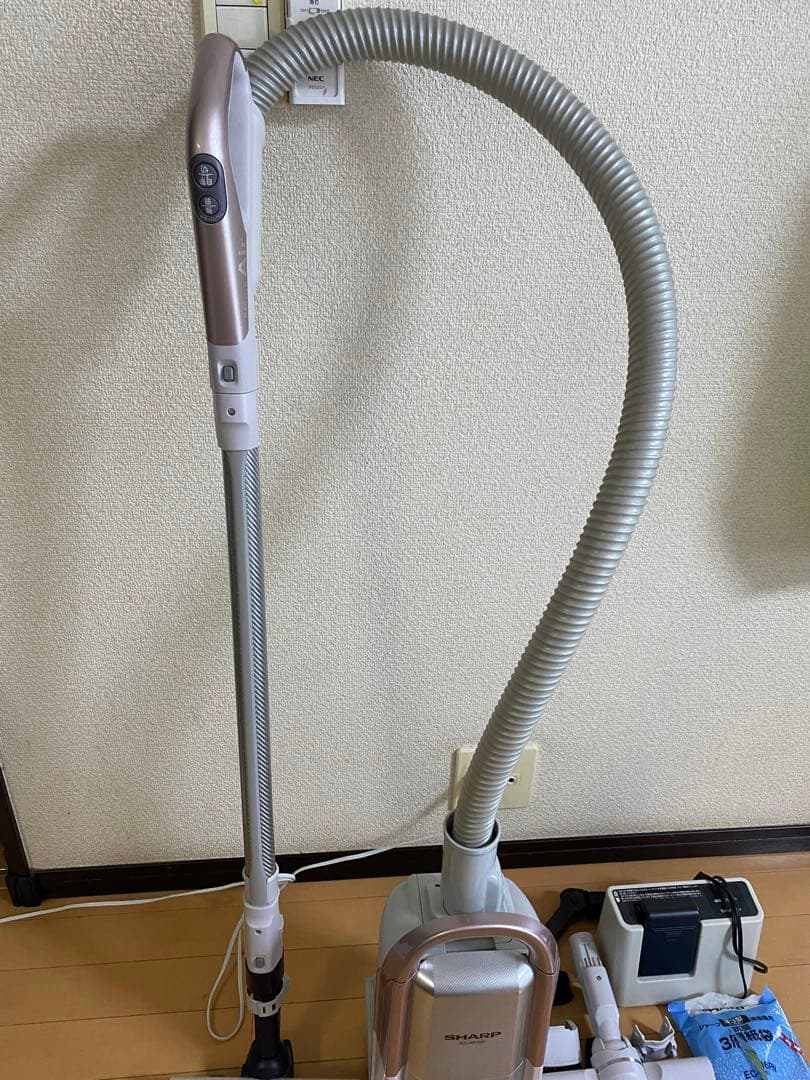 SHARP コードレスキャニスター式掃除機 EC-AP700 バッテリー2個付★