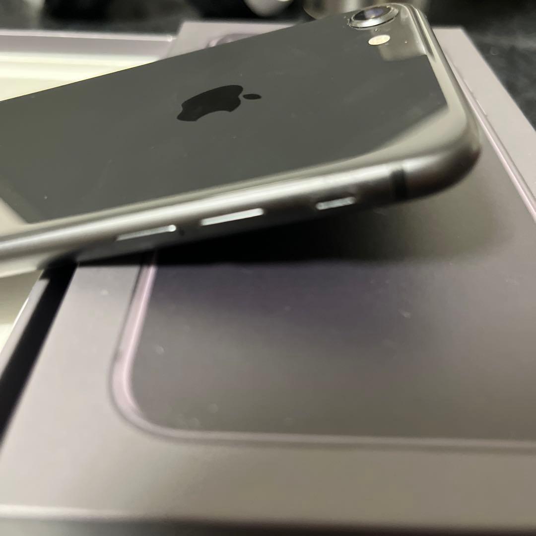 猫*ら様 Apple iPhone8ブラックバッテリー容量100%