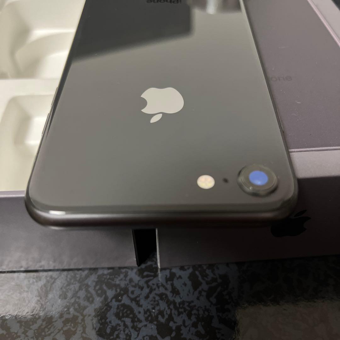 猫*ら様 Apple iPhone8ブラックバッテリー容量100%