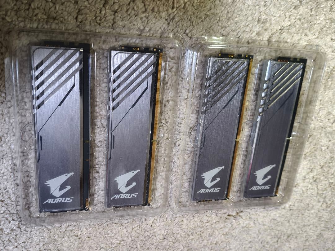 メモリー GIGABYTE AORUS DDR4 16GB (8GBx2)