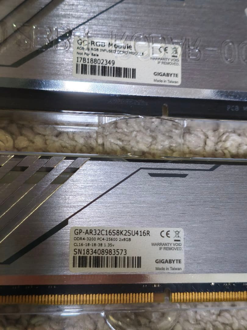 メモリー GIGABYTE AORUS DDR4 16GB (8GBx2)