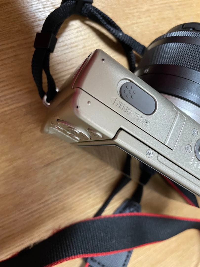 Canon EOS M200 ゴールド EF-M 15-45mm レンズ付き