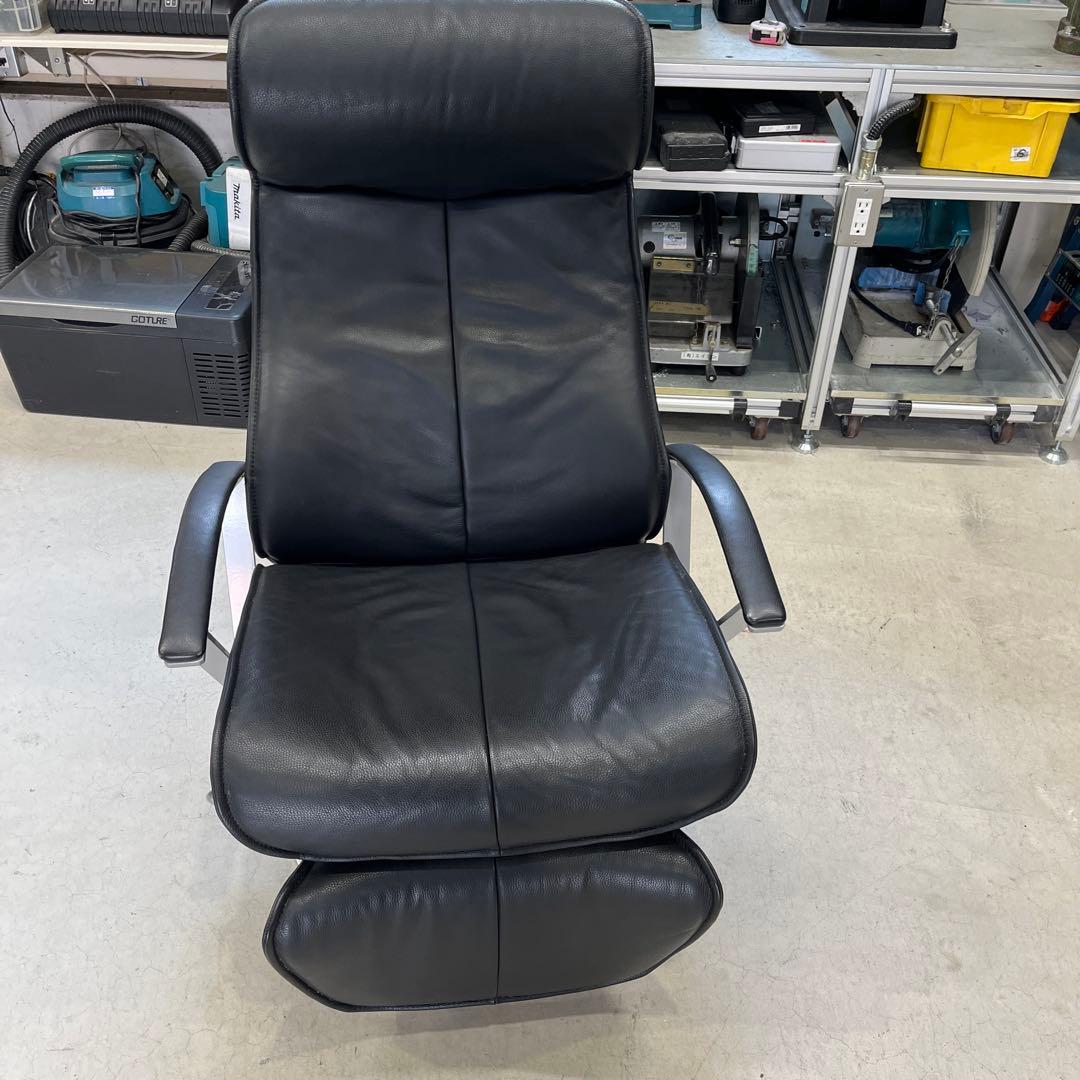 T*M様 黒いレザー リクライニングソファ