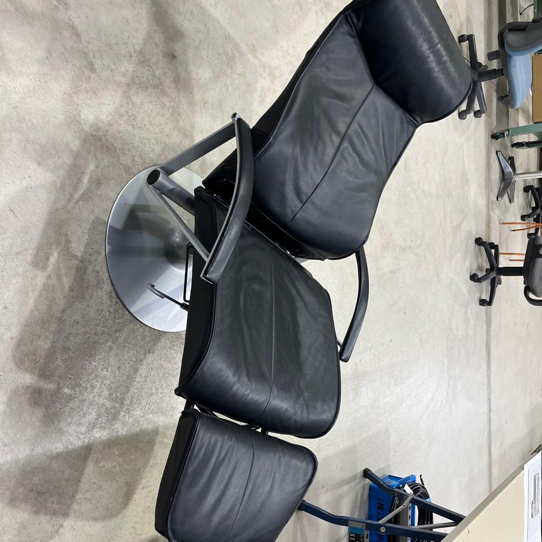 T*M様 黒いレザー リクライニングソファ