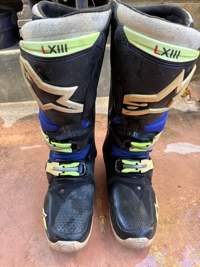 アルパインスターズTECH10ブーツ