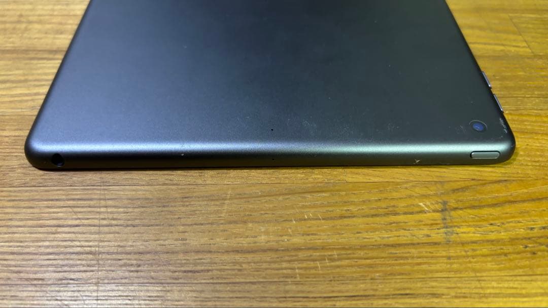 Apple iPad（第9世代 - 2021年製）本体のみ （画面に傷あり）