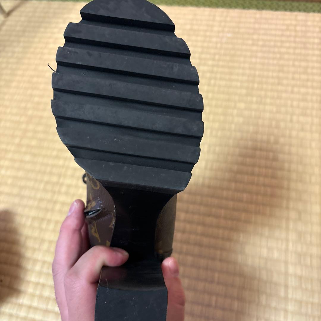 Naa66Louis Vuitton レースアップブーツ ブラウン/