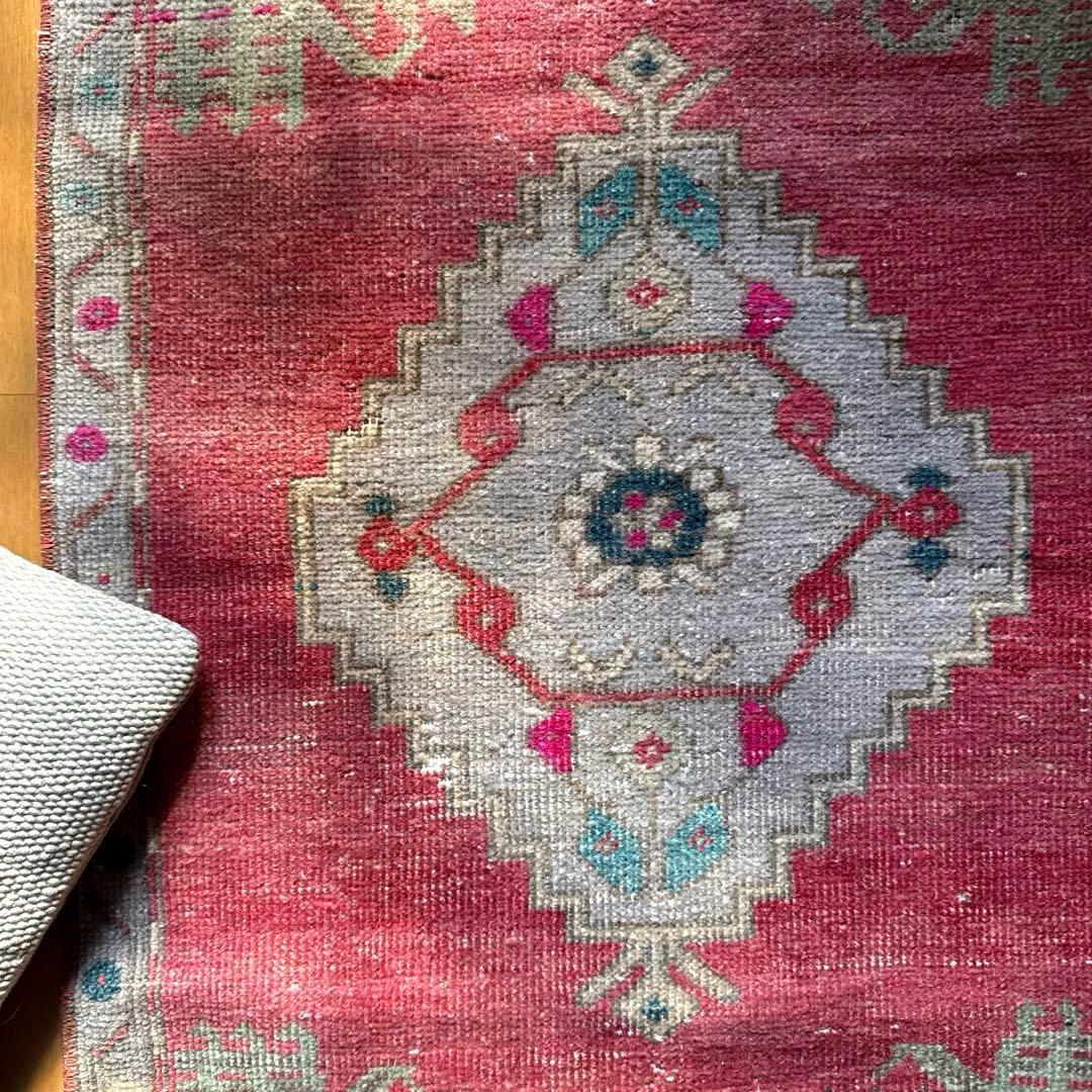 46.5×91 コーラルピンク　メダリオン　王道　トルコヴィンテージラグ