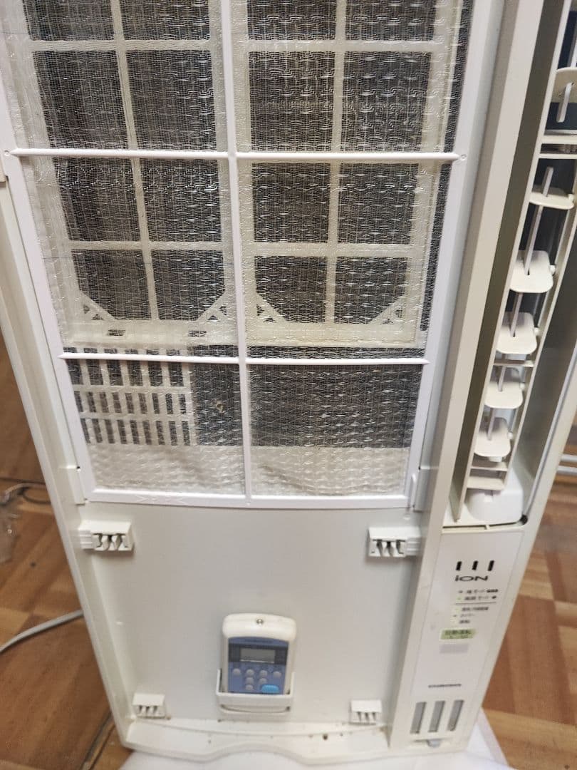 窓用エアコン CW-69GE6　枠付き　手渡し