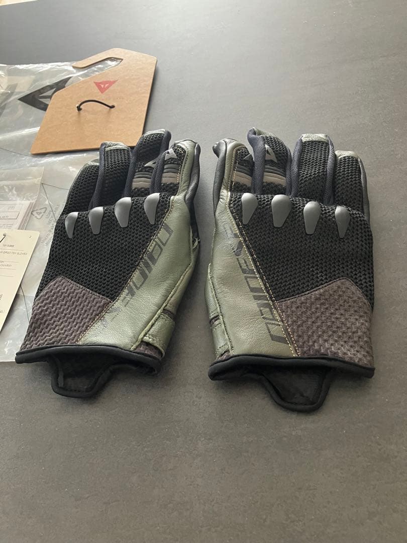 ダイネーゼ　KARAKUM ERGO-TEK GLOVES グローブ　L 新品