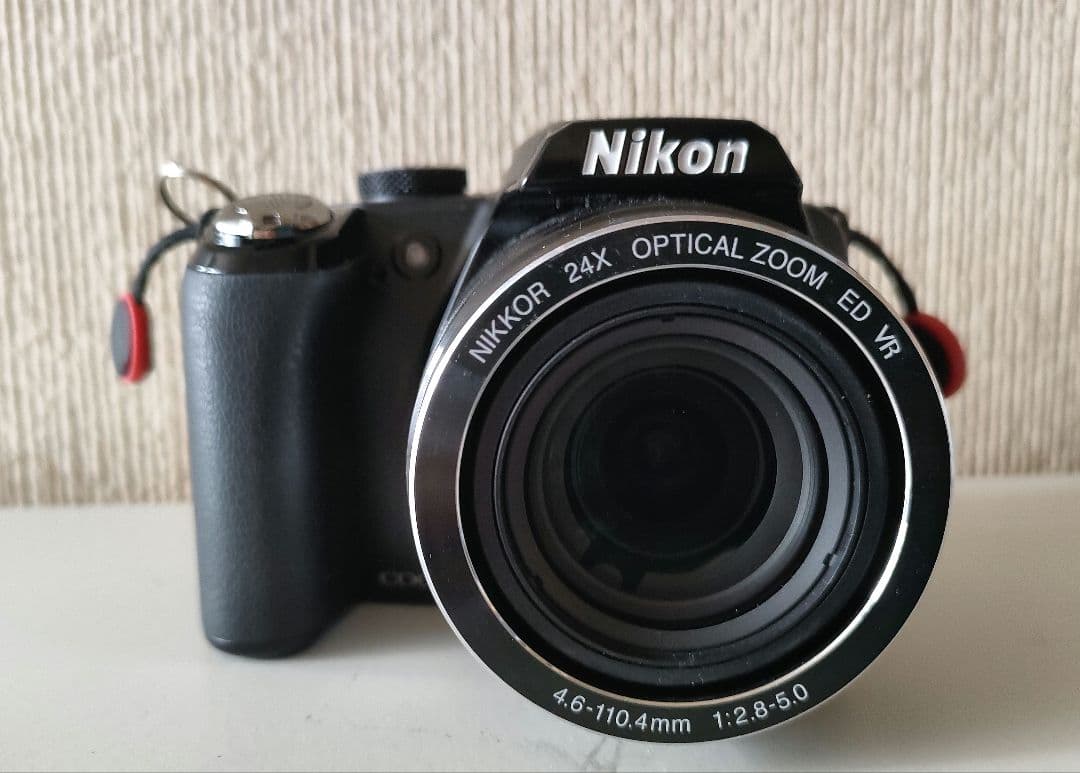 NIKONデジタルカメラ ネオ一眼カメラです