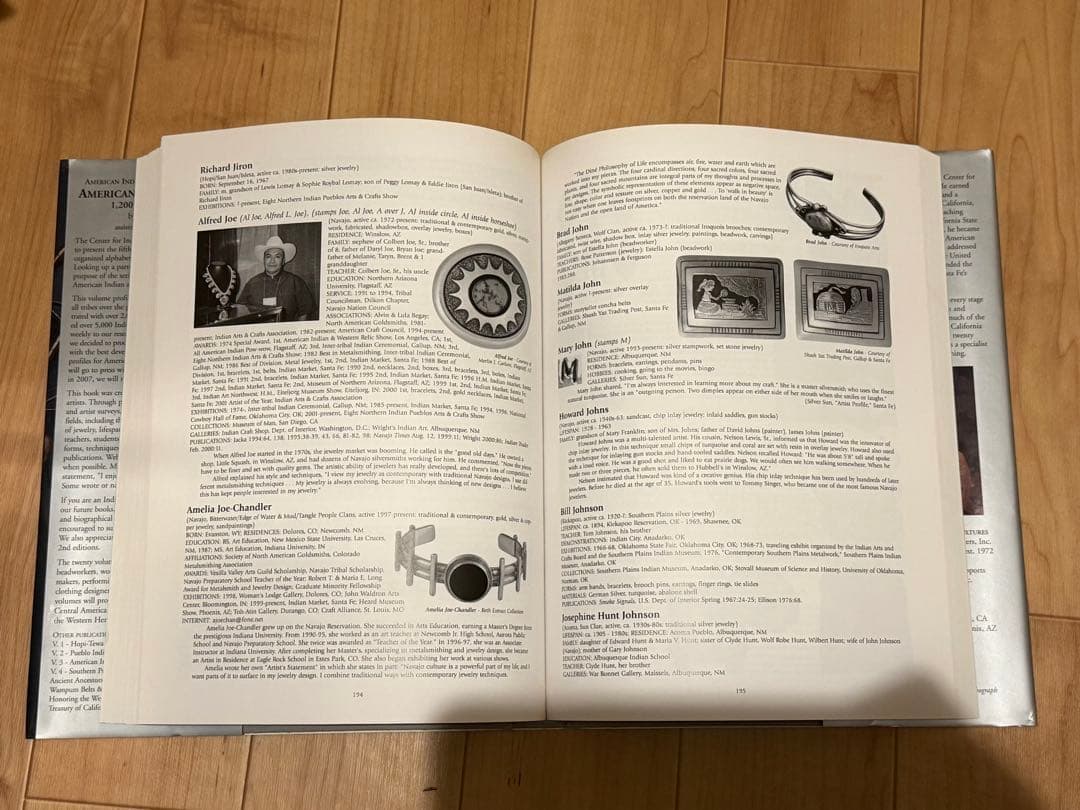 アート・デザイン・音楽 AMERICAN INDIAN JEWELRY 1,200 Artist Bio
