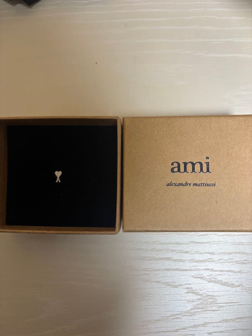 K*n様 【美品】Ami Paris ピアス　ホワイト