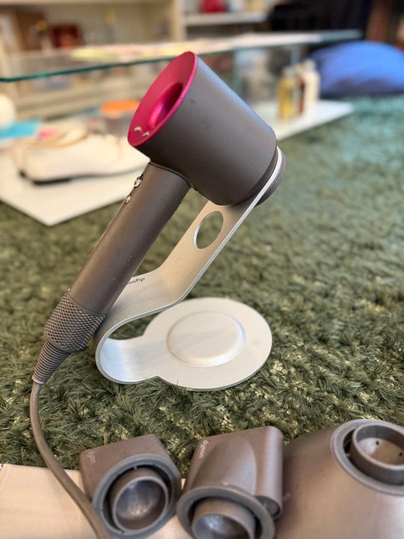 Dyson Supersonic ヘアドライヤー 純正パーツ付き