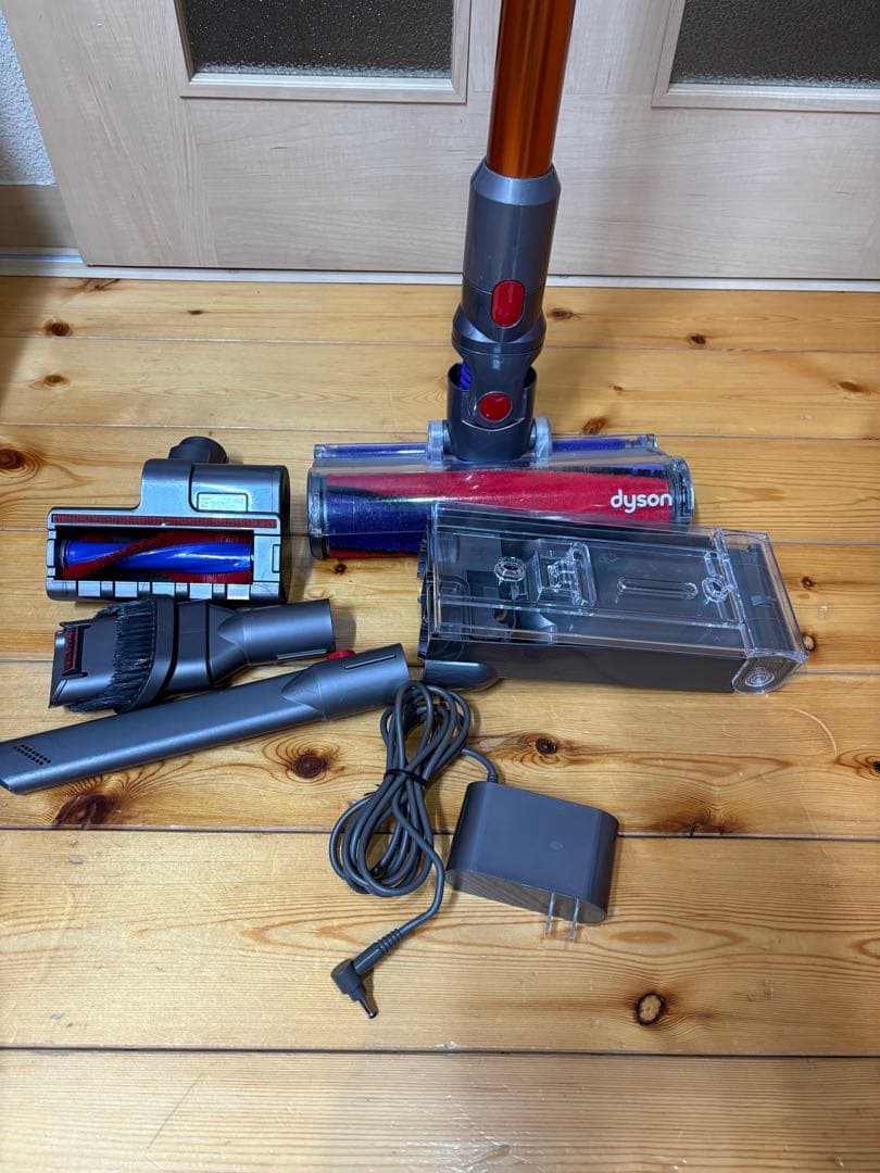 ダイソン Dyson V10（SV12） 動作確認済み　付属品付き