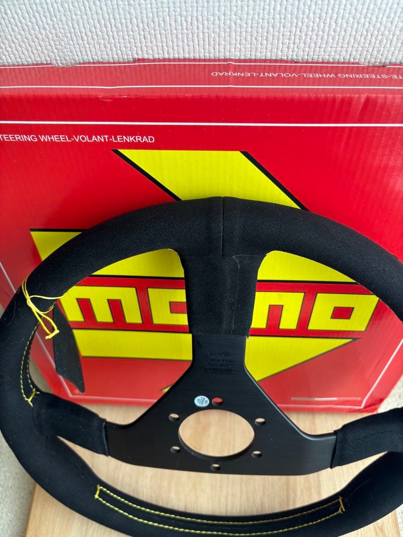 MOMO ステアリング 350mm スエード