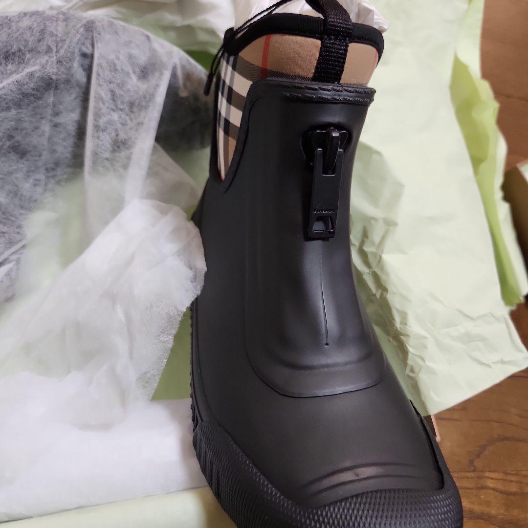 だいBURBERRY ブラック 長靴・レインブーツ