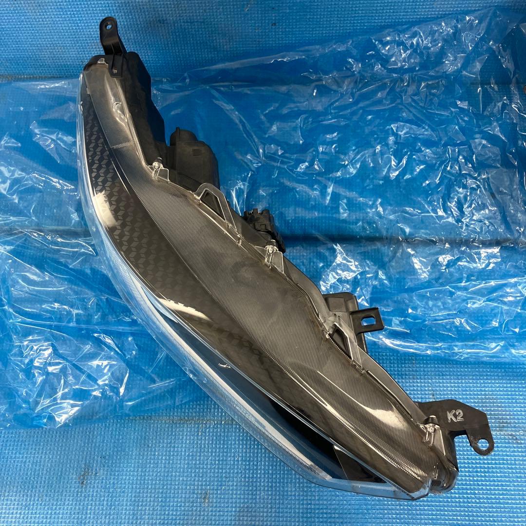 ヤリス　LED ヘッドライト　左右