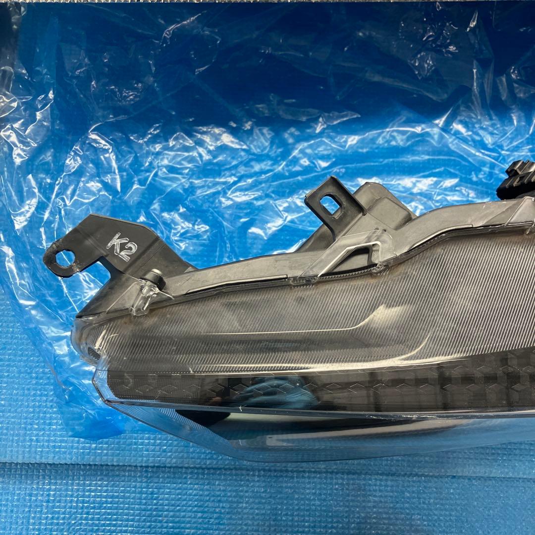 ヤリス　LED ヘッドライト　左右