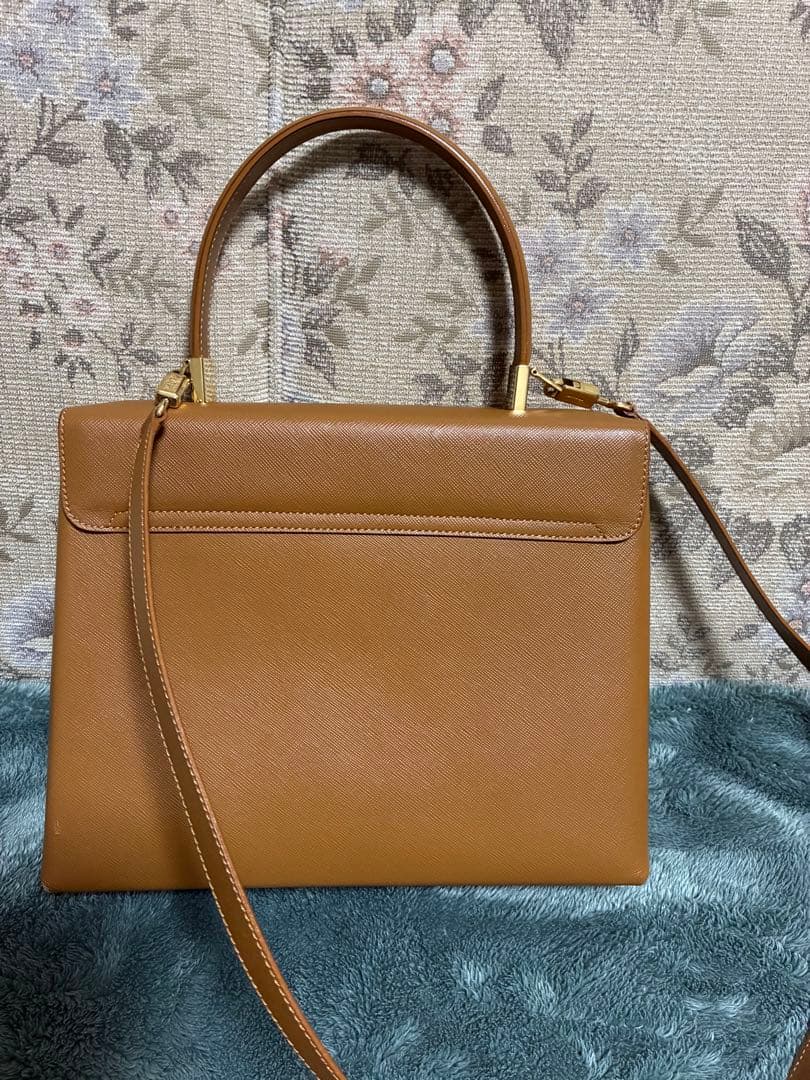 フェラガモ　ガンチーニ　ハンドバッグ