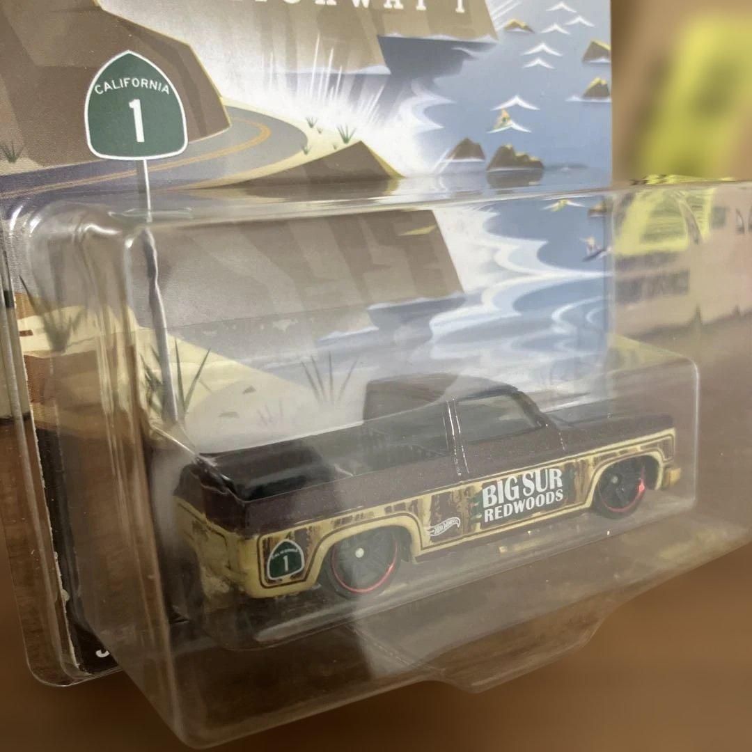 ホットウィール　83 CHEVY SILVERADO ROAD TRIPPIN'