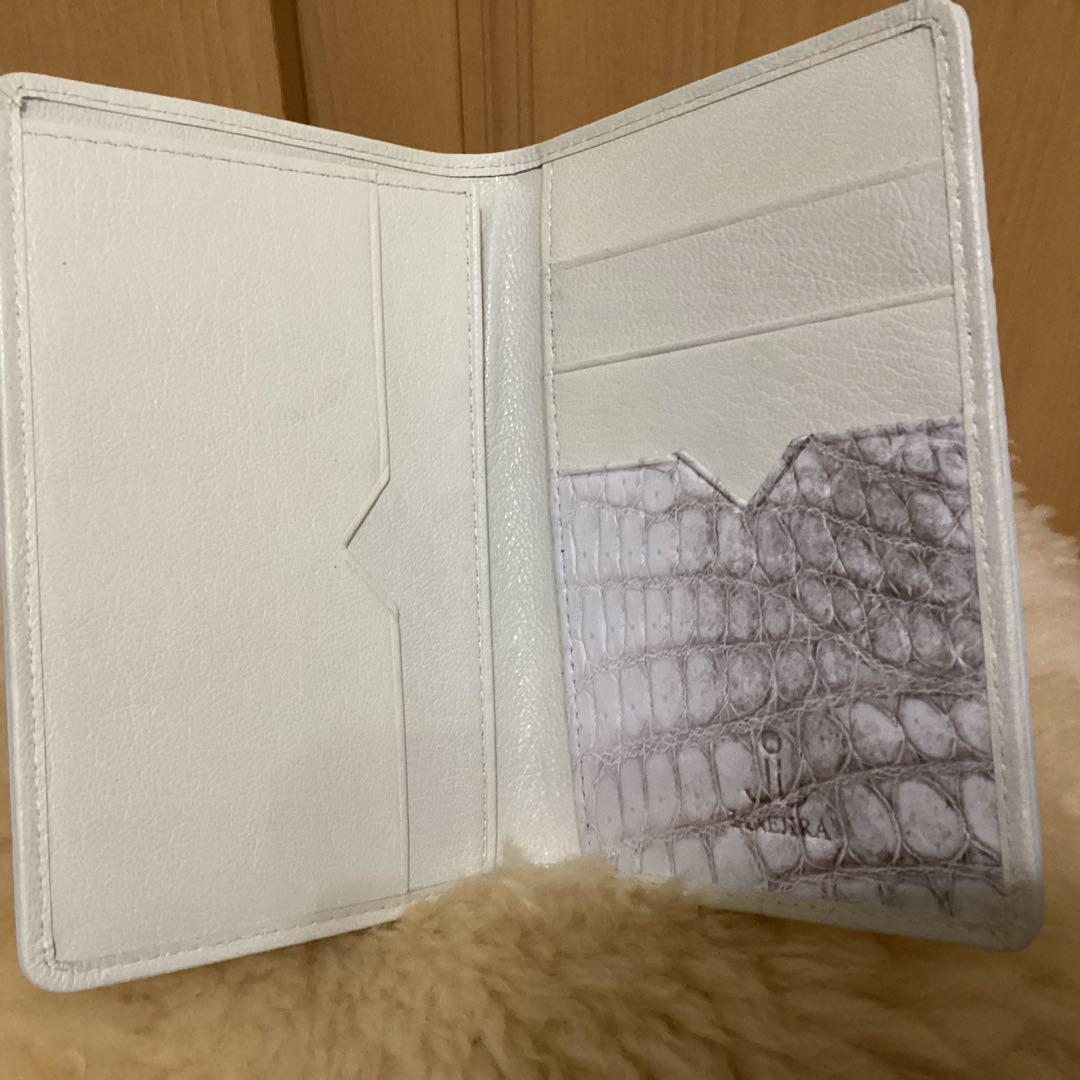 本物のワニ革パスポートカバーヒマラヤンホワイト
