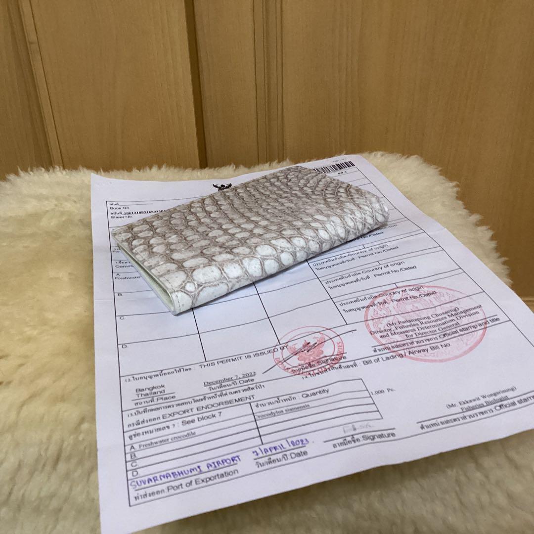 本物のワニ革パスポートカバーヒマラヤンホワイト