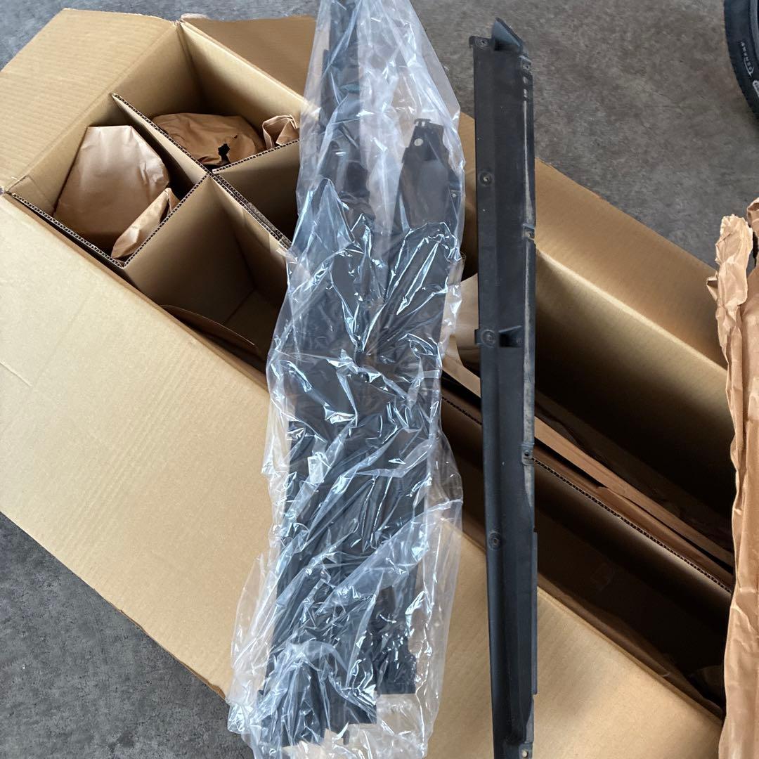 トヨタハリアー80系モデリスタ、サイドスカート、ブラックパール219送料込み