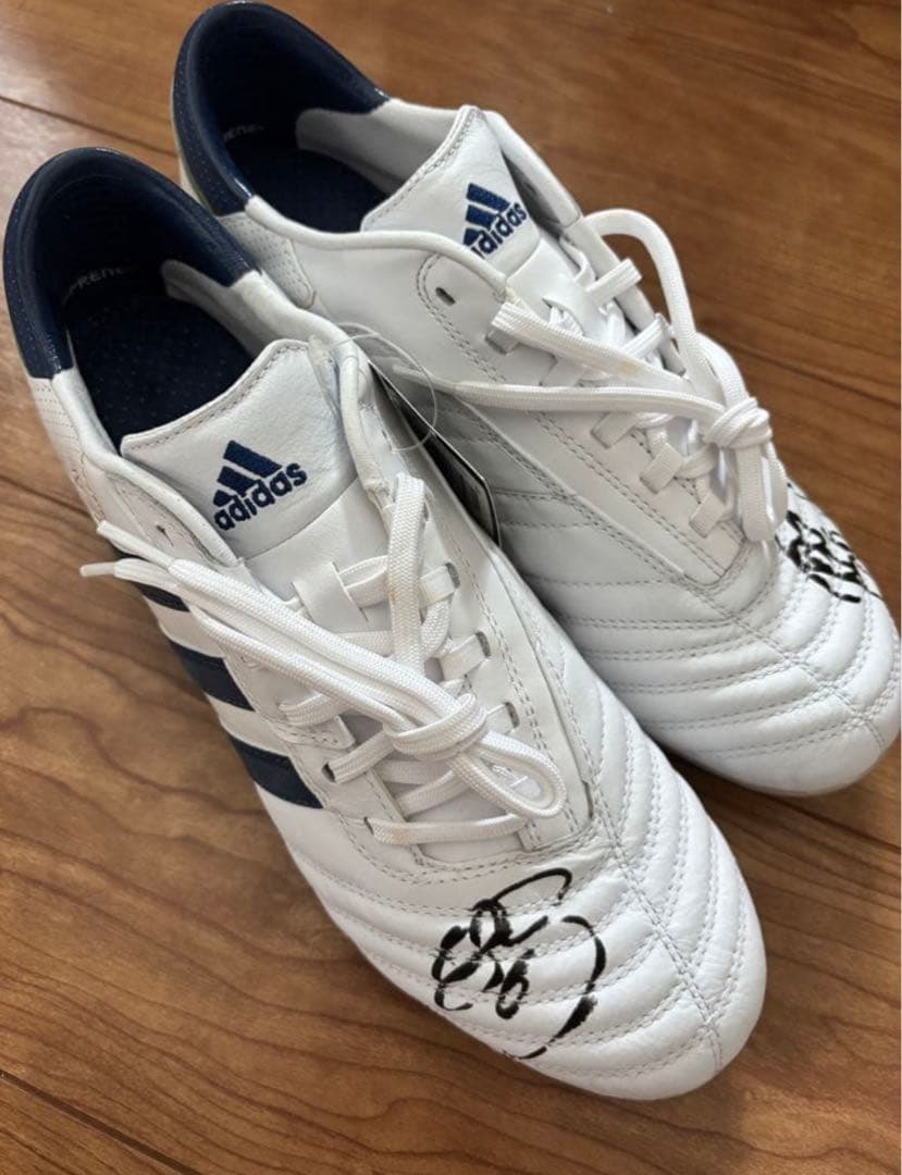 内田篤人選手　サイン入りスパイク