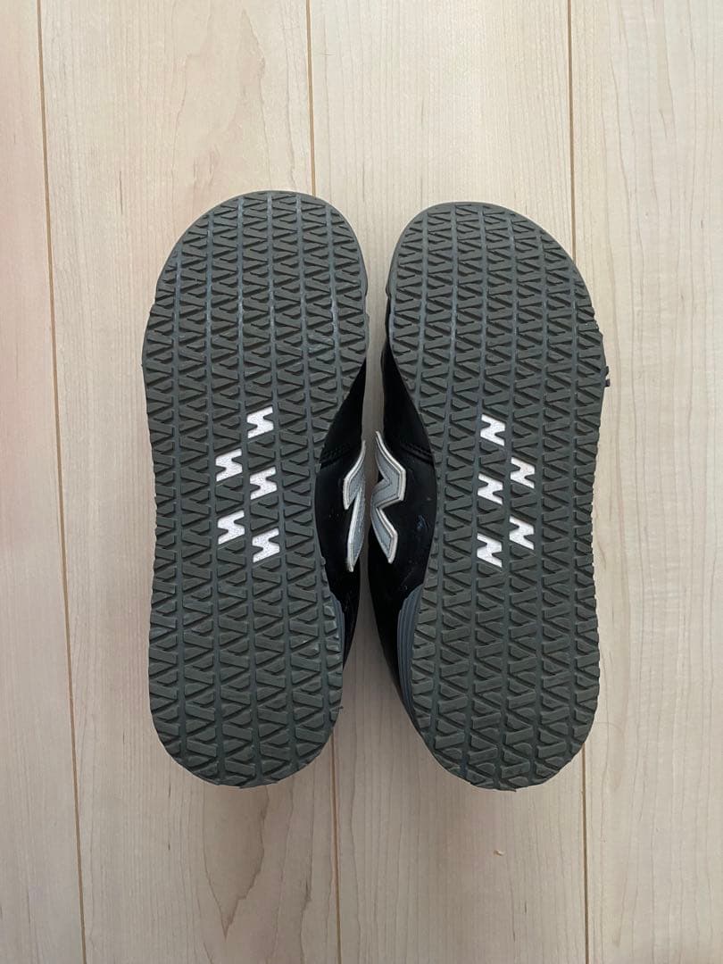 ニューバランスの安全靴中古良品。