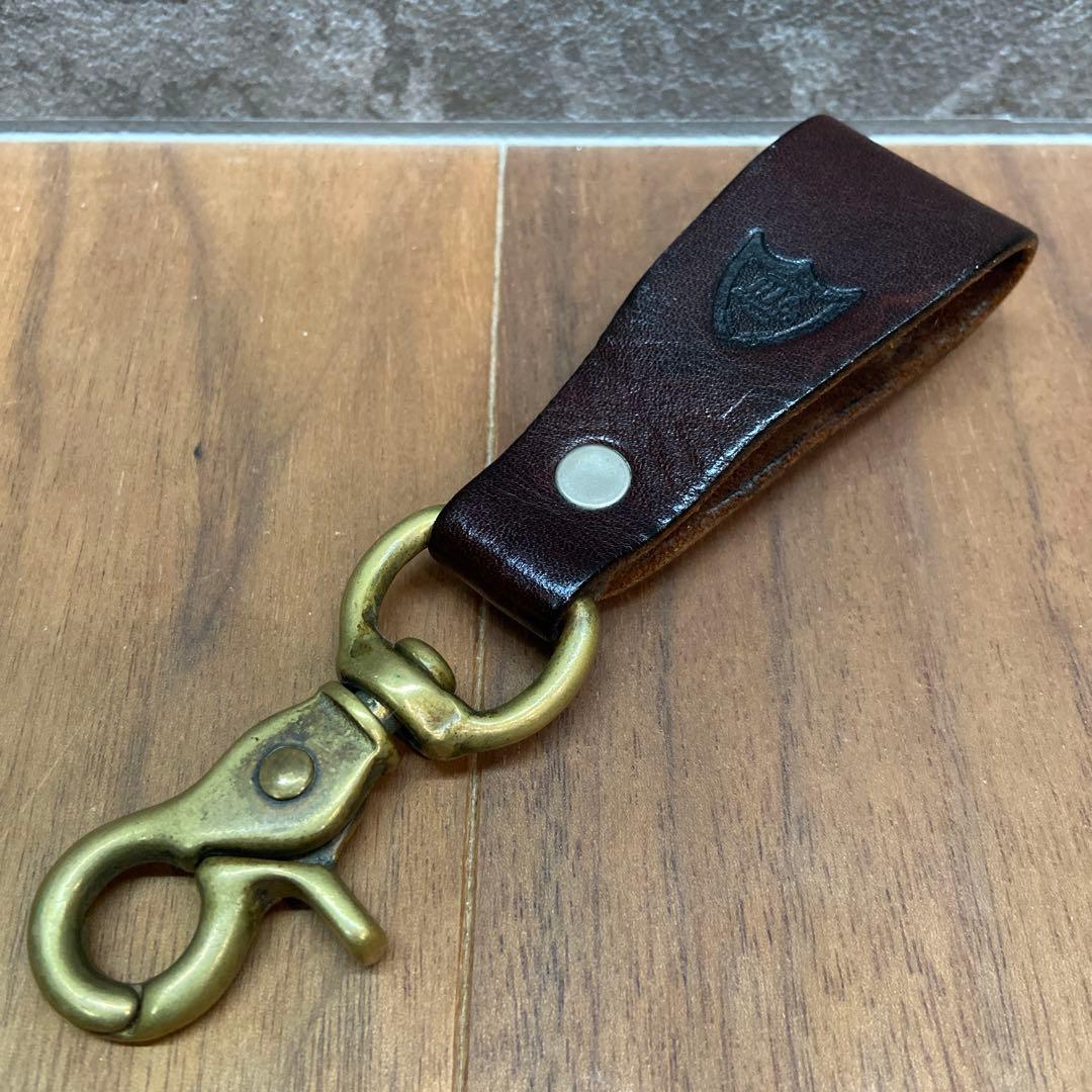 HTC レザーキーホルダー フラワースタッズ ブラウンレザー×ブラススタッズ